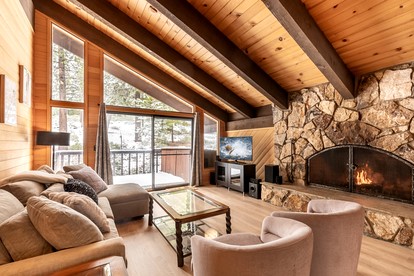 Spectacular Cabin with Foosball and Fireplace in Truckee, California - Truckee, California - glamping.directory