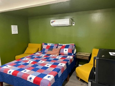 Cozy Tiny Home with Private Patio & Hammock Chairs near Bath Lake in Medicine Park, Oklahoma - Medicine Park, Oklahoma - glamping.directory