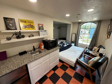 Cozy Tiny Home with Private Patio & Hammock Chairs near Bath Lake in Medicine Park, Oklahoma - Medicine Park, Oklahoma - glamping.directory
