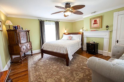Charming Bed and Breakfast for a Weekend Getaway Near Sperryville, Virginia - Hiwassee, Virginia - glamping.directory