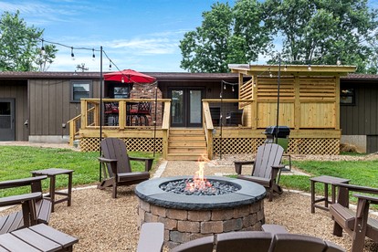 Cozy Cottage with Fire Pit and Barbecue in Pigeon Forge, Tennessee - Pigeon Forge, Tennessee - glamping.directory