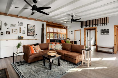 Creekfront Luminous Cottage Beautifully Design with Private Deck and Fire Pit in WV - Hedgesville, West Virginia - glamping.directory