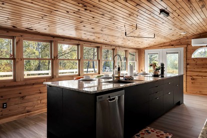 Creekfront Luminous Cottage Beautifully Design with Private Deck and Fire Pit in WV - Hedgesville, West Virginia - glamping.directory