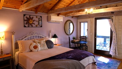 Peaceful Eclectic Mountain Cabin with Screened Porch Near Black Mountain | Black Mountain, NC - Black Mountain, North Carolina - glamping.directory