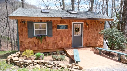 Peaceful Eclectic Mountain Cabin with Screened Porch Near Black Mountain | Black Mountain, NC - Black Mountain, North Carolina - glamping.directory