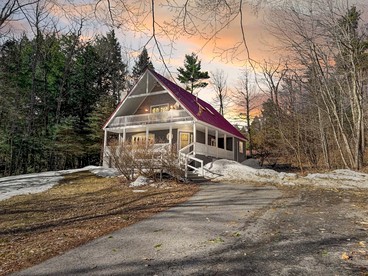 Tranquil and Secluded Cabin with Hot Tub in North Conway, near White Mountain National Forest, NH - North Conway, New Hampshire - glamping.directory