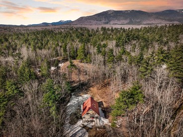Tranquil and Secluded Cabin with Hot Tub in North Conway, near White Mountain National Forest, NH - North Conway, New Hampshire - glamping.directory