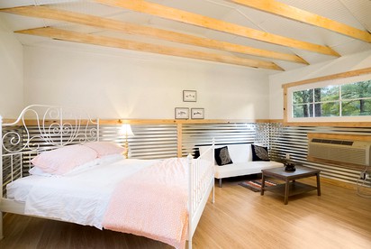 Expansive Vacation Lodge Rental for 60 Guests in Covington, Louisiana - Covington, Louisiana - glamping.directory