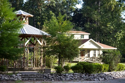 Expansive Vacation Lodge Rental for 60 Guests in Covington, Louisiana - Covington, Louisiana - glamping.directory