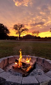 Family-Friendly Cabin Retreat in Tennessee – 2 Bedrooms, Private Patio, Fire Pit & Daily Country Breakfast - Lebanon, Tennessee - glamping.directory