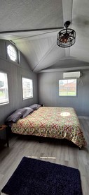 Family-Friendly Cabin Retreat in Tennessee – 2 Bedrooms, Private Patio, Fire Pit & Daily Country Breakfast - Lebanon, Tennessee - glamping.directory