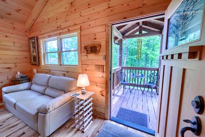 Wonderful Ohio Vacation Rental for Nature Getaways near Hocking Hills Park - Logan, Ohio - glamping.directory