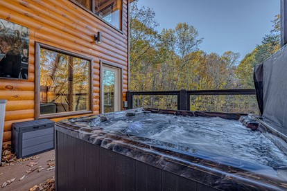 Charming Mountain Cabin with Hot Tub & Game Loft near Pigeon Forge, Tennessee - Sevierville, Tennessee - glamping.directory