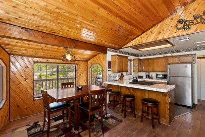 Gather Here: Cozy Cabin for Family and Friends in Big Bear - Your Ideal Retreat - Big Bear Lake, California - glamping.directory
