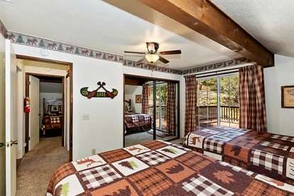 Gather Here: Cozy Cabin for Family and Friends in Big Bear - Your Ideal Retreat - Big Bear Lake, California - glamping.directory