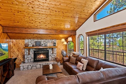 Gather Here: Cozy Cabin for Family and Friends in Big Bear - Your Ideal Retreat - Big Bear Lake, California - glamping.directory