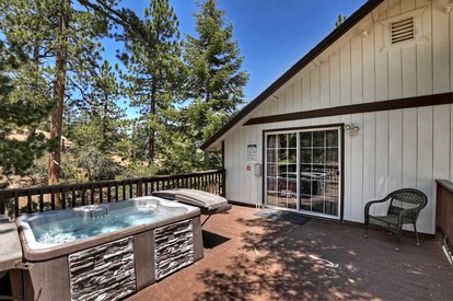 Gather Here: Cozy Cabin for Family and Friends in Big Bear - Your Ideal Retreat - Big Bear Lake, California - glamping.directory