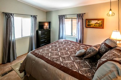 Breathtaking Cabin with Stunning Forest Sights in Wawona, California - Wawona, California - glamping.directory