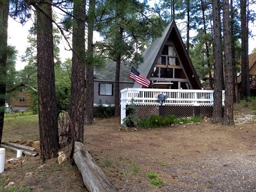 Peaceful Mountain Cottage near Humphrey's Peak in Flagstaff, Arizona - glamping.directory
