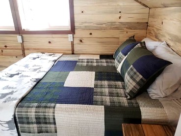 Pet Friendly Alaskan Cabin for Mountain Glamping in Wrangell St. Elias National Park and Preserve - Nabesna, Alaska - glamping.directory