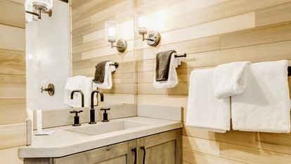 Incredible, Pet Friendly, Rustic Tree House in Gatlinburg, Tennessee - Gatlinburg, Tennessee - glamping.directory