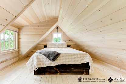 Incredible, Pet Friendly, Rustic Tree House in Gatlinburg, Tennessee - Gatlinburg, Tennessee - glamping.directory