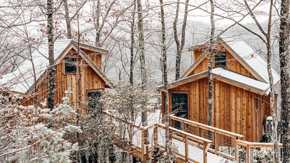 Incredible, Pet Friendly, Rustic Tree House in Gatlinburg, Tennessee - Gatlinburg, Tennessee - glamping.directory