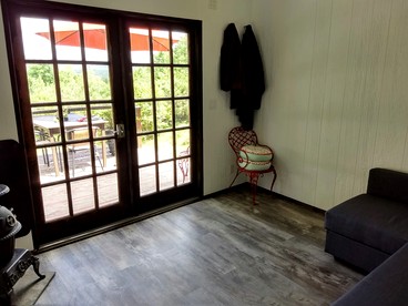 Cozy Unique Tiny Cabin with Beautiful Views in Livingston Manor, New York - Livingston Manor, New York - glamping.directory