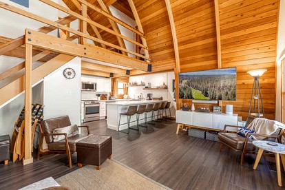 Stunning Canoe-Frame Cabin with Private Hot Tub near Lake Tahoe Beaches in Incline Village, Nevada - Incline Village, Nevada - glamping.directory