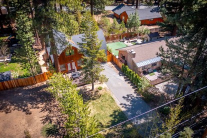 Stunning Canoe-Frame Cabin with Private Hot Tub near Lake Tahoe Beaches in Incline Village, Nevada - Incline Village, Nevada - glamping.directory
