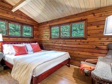 Sonoma County Romantic Getaways in this Creekside Cabin in the Redwood Forest - Guerneville, California - glamping.directory