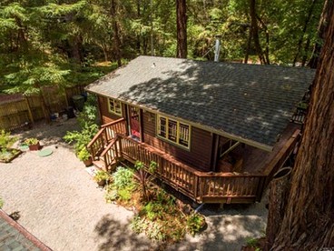 Sonoma County Romantic Getaways in this Creekside Cabin in the Redwood Forest - Guerneville, California - glamping.directory
