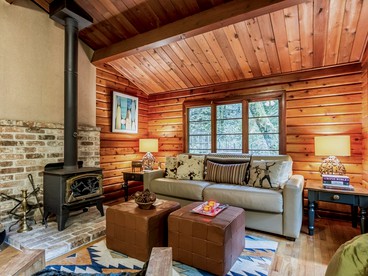 Sonoma County Romantic Getaways in this Creekside Cabin in the Redwood Forest - Guerneville, California - glamping.directory