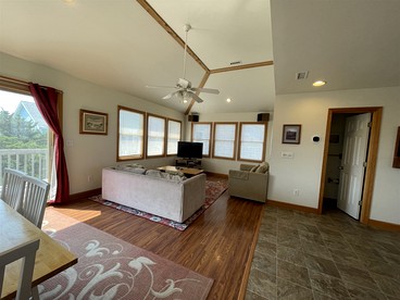 Rustic Dog-Friendly Beachfront Rental with Deck and Ocean Views on Hatteras Island, North Carolina - Frisco, North Carolina - glamping.directory