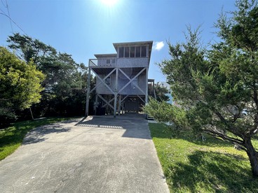 Rustic Dog-Friendly Beachfront Rental with Deck and Ocean Views on Hatteras Island, North Carolina - glamping.directory