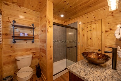 Spacious Family Cabin with Indoor Pool & Game Room near Dollywood in Gatlinburg, Tennessee - Gatlinburg, Tennessee - glamping.directory
