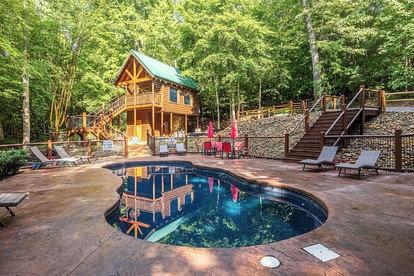 Spacious Family Cabin with Indoor Pool & Game Room near Dollywood in Gatlinburg, Tennessee - Gatlinburg, Tennessee - glamping.directory