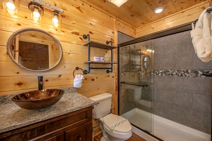 Spacious Family Cabin with Indoor Pool & Game Room near Dollywood in Gatlinburg, Tennessee - Gatlinburg, Tennessee - glamping.directory