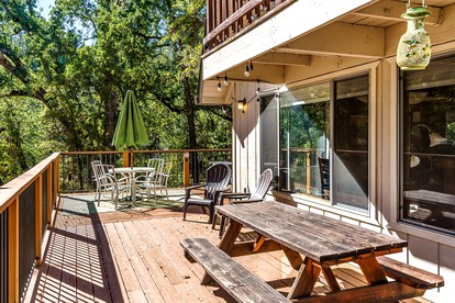 Beautiful Cabin with Outdoor Picnic Space and Private Dock Perfect for Water Activities in Groveland, California - Groveland, California - glamping.directory