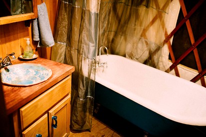 Magical Marshall Accommodation Ideal for a Peaceful Getaway in North Carolina - Marshall, North Carolina - glamping.directory