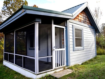 Eco-Friendly Glamping Cabin with Yoga, Ideal for an Outdoor Adventure near Ann Arbor! - Manchester, Michigan - glamping.directory