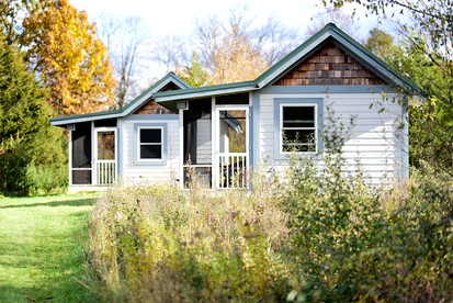 Eco-Friendly Glamping Cabin with Yoga, Ideal for an Outdoor Adventure near Ann Arbor! - glamping.directory