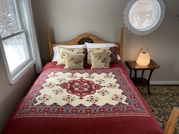 Eco-Friendly Glamping Cabin with Yoga, Ideal for an Outdoor Adventure near Ann Arbor! - Manchester, Michigan - glamping.directory
