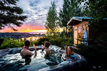 Luxurious VIP Cabin with Incredible Views of the Gorgeous Surrounding Landscape for an Unforgettable Escape in Halibut Cove, Alaska - Halibut Cove, Alaska - glamping.directory