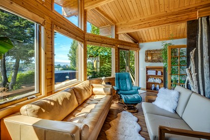 Luxurious VIP Cabin with Incredible Views of the Gorgeous Surrounding Landscape for an Unforgettable Escape in Halibut Cove, Alaska - Halibut Cove, Alaska - glamping.directory