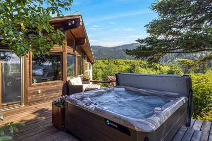 Luxurious VIP Cabin with Incredible Views of the Gorgeous Surrounding Landscape for an Unforgettable Escape in Halibut Cove, Alaska - glamping.directory