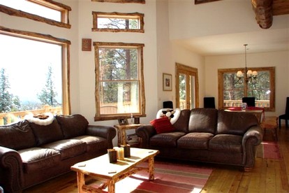 Rustic Secluded Log Cabin with a Hot Tub near Historic Deadwood, South Dakota - Lead, South Dakota - glamping.directory