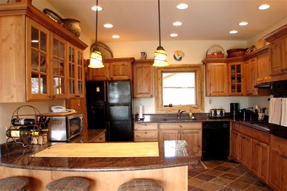 Rustic Secluded Log Cabin with a Hot Tub near Historic Deadwood, South Dakota - Lead, South Dakota - glamping.directory