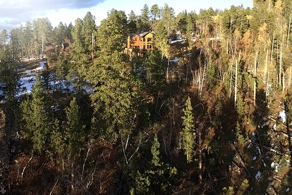 Rustic Secluded Log Cabin with a Hot Tub near Historic Deadwood, South Dakota - Lead, South Dakota - glamping.directory
