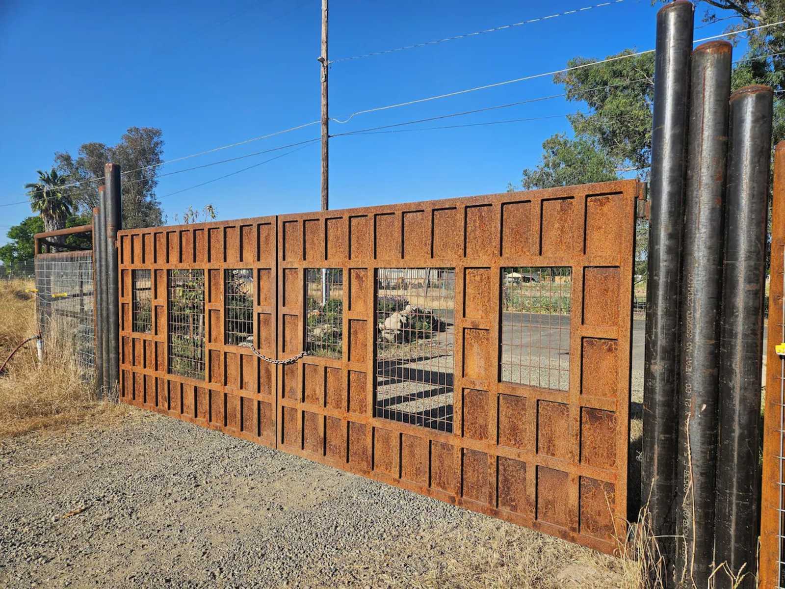 Ria's Ranch, 5th Wheel - Rio Linda, California - glamping.directory